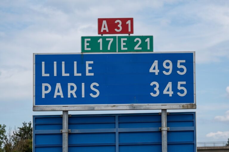 Que signifie le E sur les panneaux d'autoroute