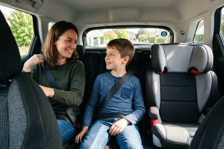 Quand enlever le rehausseur dans la voiture âge légal